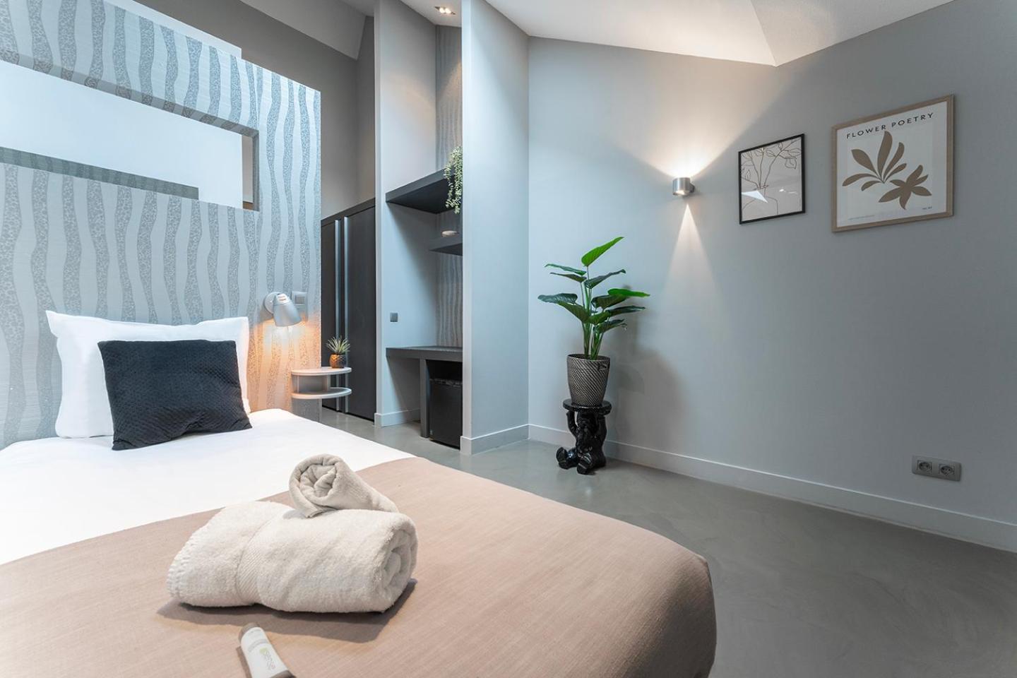 Suite With Wellness Nextdoor And Kitchen Access Oss Exteriér fotografie